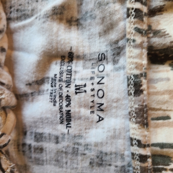 Patterned Blouse - Picture 4 of 4